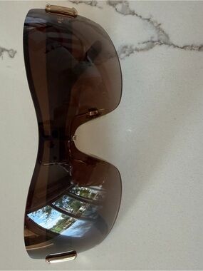 Burberry Brown Shield Sunglasses - Rimless Fashion Visor